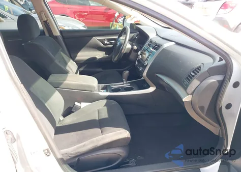 2015 Nissan Altima 2.5 Sv z USA, uszkodzony, nr VIN 1N4AL3AP2FC158345